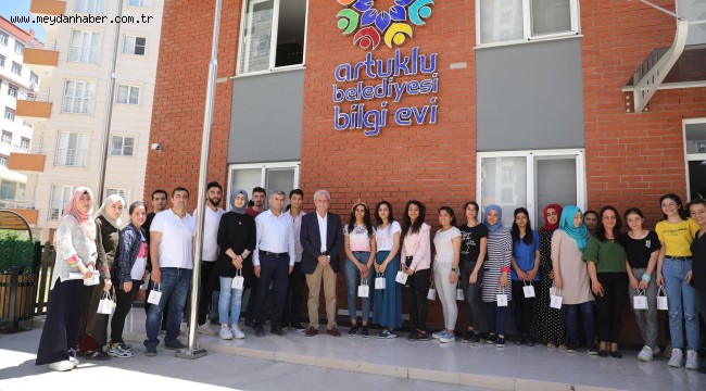 Tutaşı, "Gençlerimizi geleceğe hazırlıyoruz"