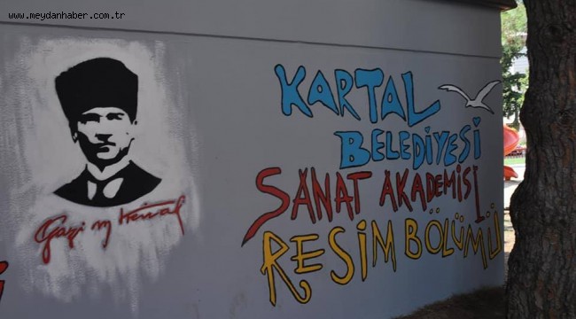 'Yaşasın Cumhuriyet' Graffitileri, Kartal'a Renk Kattı
