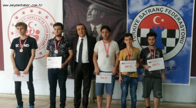 YUNUSEMRELİ SATRANÇÇILAR İZMİR AÇIK SATRANÇ TURNUVASINA KATILDI 