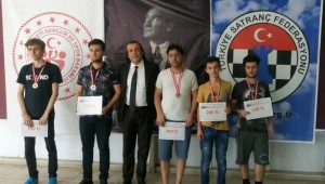 YUNUSEMRELİ SATRANÇÇILAR İZMİR AÇIK SATRANÇ TURNUVASINA KATILDI 