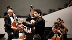 AÇILIŞ KONSERİNDE 6 ŞEF 1 SOLİST AYNI SAHNEDE…