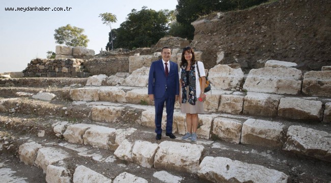 Akdeniz'in yeni antik tiyatrosu Konak'ta doğuyor