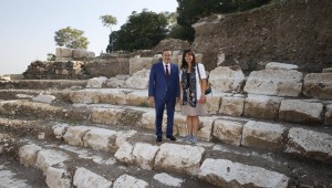 Akdeniz'in yeni antik tiyatrosu Konak'ta doğuyor