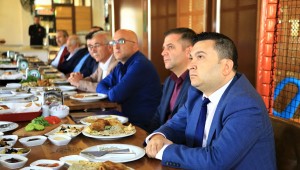 BAŞKAN ÇAKIN, UŞAK MERKEZ MAHALLE MUHTARLARIYLA BİR ARAYA GELDİ  