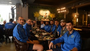 Efelere kupa öncesi kahvaltı morali