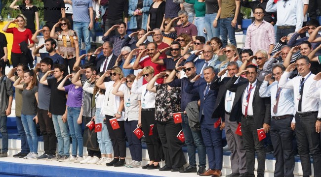 Ege Üniversitesi Ailesinden  Mehmetçik'e "Selam"