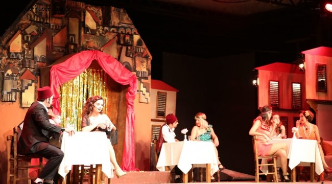 GEZİCİ SAHNE İLE SEZONU MUMCULAR'DA AÇTILAR