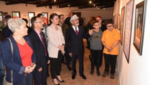 İzmit Belediyesi'nin 29 Ekim Cumhuriyet Bayramı etkinlikleri kapsamında ilk serginin açılışı gerçekleşti.