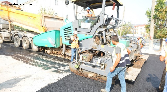 İZMİT'TE ASFALT SEFERBERLİĞİ HIZ KESMEDEN DEVAM EDİYOR