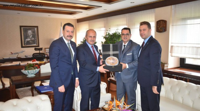 İZTO heyeti, Bakan Turhan'a İzmir'in lojistik sektöründeki beklentilerini iletti