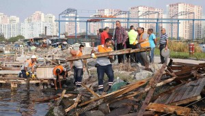 Karşıyaka'da 'kaçak iskele' operasyonu