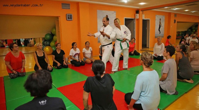 Karşıyakalı kadınlar aikido öğreniyor   