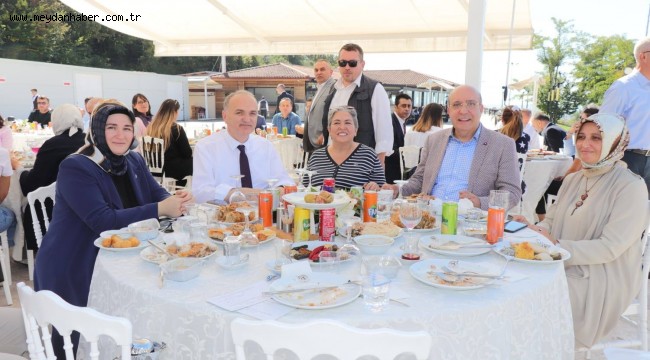 SÜREYYA ÜZMEZ DÜZCE YEMEKLERİNİ TATTI