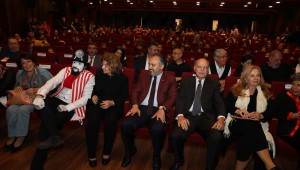 Tiyatronun coşkusu Bursa'yı sardı 