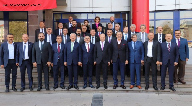 TOBB BAŞKANI BAŞKAN ÖZLÜ'YÜ ZİYARET ETTİ