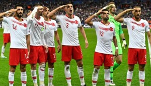 UEFA asker selamına soruşturma başlattı