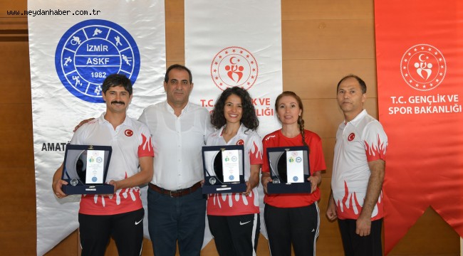   YILIN EN'LERİNDE ÜÇ PLAKET ÇİĞLİ BELEDİYESİ'NE