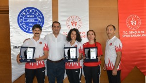   YILIN EN'LERİNDE ÜÇ PLAKET ÇİĞLİ BELEDİYESİ'NE