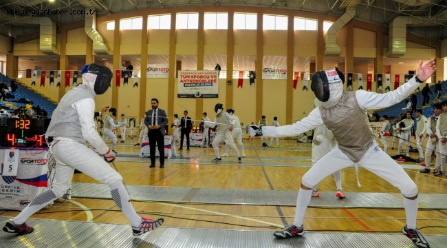 ALTINDAĞ''DA ESKRİM ŞÖLENİ