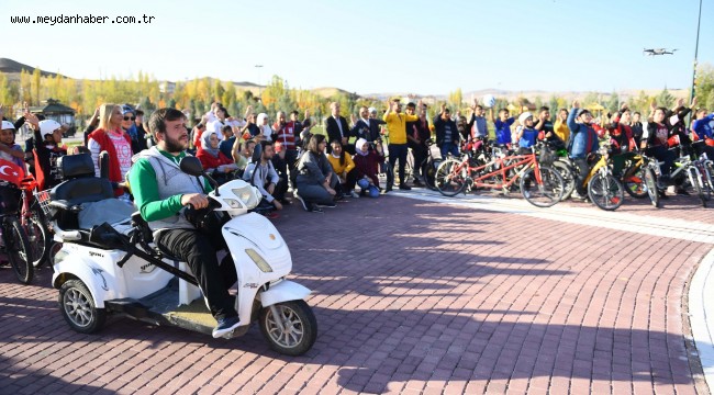 -ANKARA BÜYÜKŞEHİR BELEDİYESİ ÇUBUK AİLE YAŞAM MERKEZİ, 10 KASIM ATATÜRKÜN ÖLÜMÜNÜN 81. YIL DÖNÜMÜNDE FARKINDALIK ETKİNLİĞİ DÜZENLEDİ