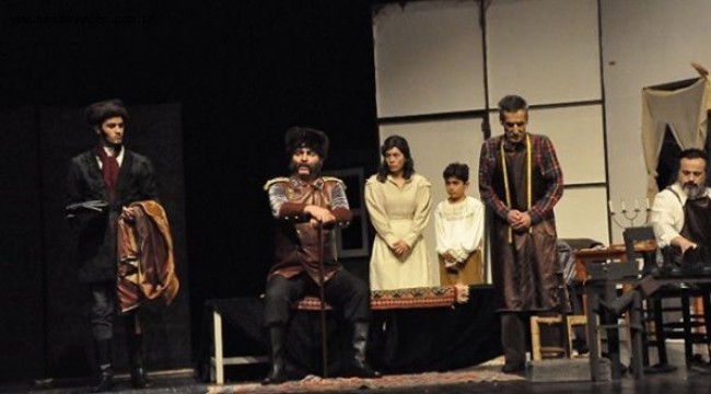 ANKARA BÜYÜKŞEHİR BELEDİYESİ'NE BAĞLI ALTINDAĞ GENÇLİK MERKEZİ TİYATRO EKİBİ,RUS YAZAR LEV NİKOLAYEVİÇ TOLSTOY'UN, "İNSAN NE İLE YAŞAR" ADLI DÜNYACA ÜNLÜ ESERİYLE SEYİRCİ KARŞISINA ÇIKIYOR