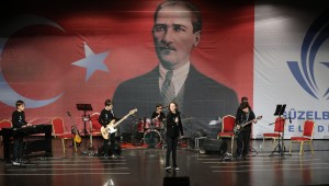 Ata'nın Sevdiği Şarkılar Güzelbahçe'den Yükseldi