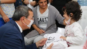 Başkan Batur'dan çocuklara moral ziyareti