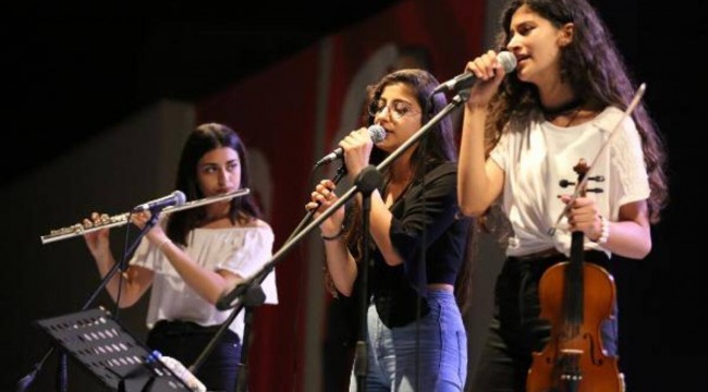 BAŞKAN UYGUR'DAN ÖĞRENCİLERE JEST