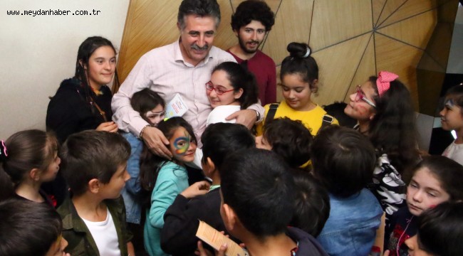 Bayraklılı çocuklar hakları için yürüdü