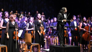 BEYLİKDÜZÜ'NDE GENÇLER ÖĞRETMENLER İÇİN SAHNEDEYDİ 