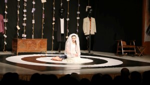  BİR KADIN UYANIYOR ANTAKYA'DA SAHNELENDİ