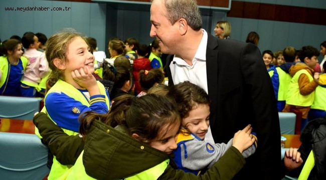 ÇOCUKLARDAN BAŞKAN HANÇERLİ'YE ZİYARET