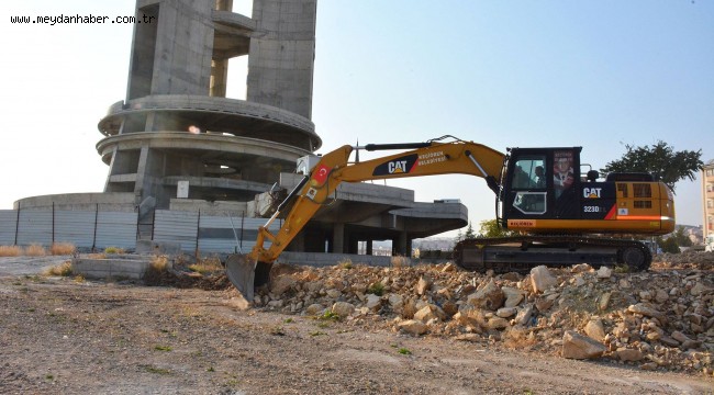 CUMHURİYET KULESİ'NE İLK KAZMA 29 EKİM'DE VURULDU