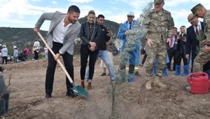 FOÇA'DA, 2000 FİDAN TOPRAKLA BULUŞTU