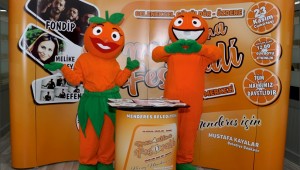 Geleneksel Gümüldür Özdere Mandalina Festivali'nin maskotu Mandi bu yıl festivalde eşi Mandila ile birlikte yer alacak.