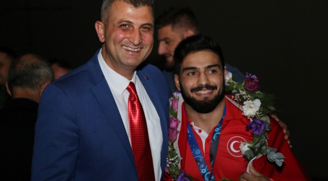 GÖLCÜK'TE DÜNYA 3.LÜĞÜNÜ COŞKUSU