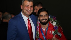 GÖLCÜK'TE DÜNYA 3.LÜĞÜNÜ COŞKUSU