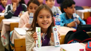 İlkokul öğrencilerine diş macunu ve fırçası dağıtıldı