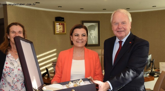 İNGİLİZ HEYETTEN BAŞKAN HÜRRİYET'E ZİYARET