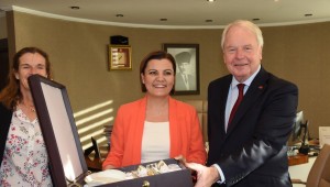 İNGİLİZ HEYETTEN BAŞKAN HÜRRİYET'E ZİYARET