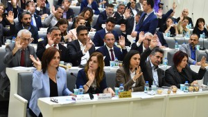 İzmir Büyükşehir Belediyesi 2019 yılı Kasım Ayı Toplantısı 4. birleşiminde altı ilçe belediyesinin 2020 yılı bütçesi oybirliğiyle onaylandı.