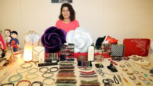 KADINLAR EL EMEĞİ ÜRÜNLERİYLE AİLE EKONOMİLERİNE KATKI SAĞLIYOR