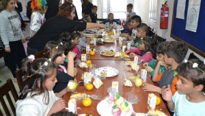 Karabük Belediyesi tarafından Güleç Sevgi Evlerinde kalan çocuklar için bugün 5000 Evler Cumhuriyet Mahallesi Sosyal Yaşam Merkezinde etkinlik düzenledi.