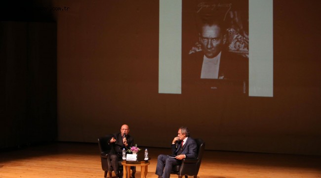 Karşıyaka Belediyesi'nin geleneksel hale getirdiği ve her ay bilim, düşünce, sanat ve kültür dünyasının seçkin adlarına yer verdiği "Ayın Konuğu" etkinliğinin Kasım ayı buluşması, Dr. Erol Mütercimler'le gerçekleştirildi.