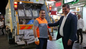 Karşıyaka'da gece gündüz çöp mesaisi