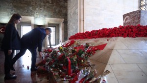 Karşıyakalılar Ata'sına koştu!