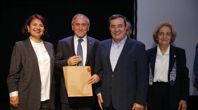 Konak'ta 'Türkiye'de Öğretmen Olmak' paneli