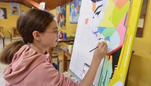 Minik ressamlar tuval başında