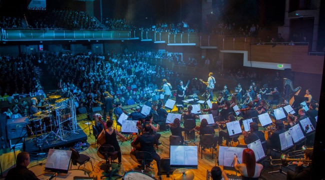 Mor ve Ötesi'nden senfonik performans