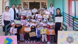 Muratpaşa Belediyesi kreşlerinde okul öncesi eğitimi alan çocuklar, Dünya Çocuk Hakları günü etkinliği düzenledi.